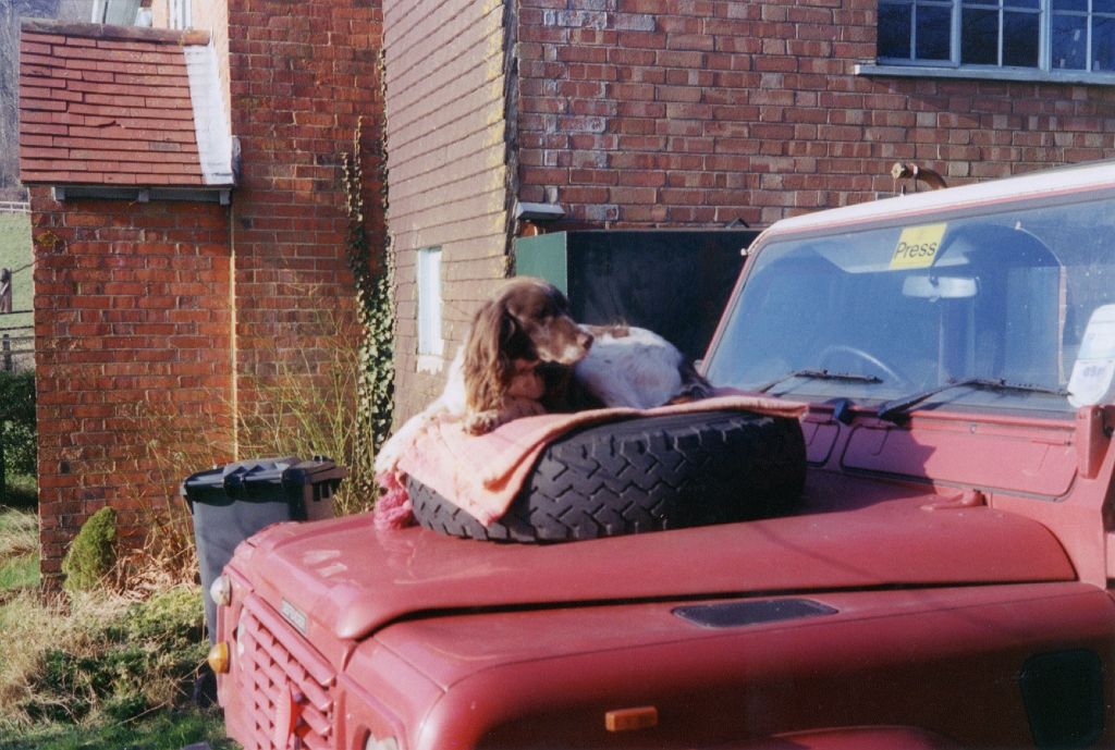 20010220 DAMSEL + LAND ROVER BEACON HILL COTTAGE 11.jpg